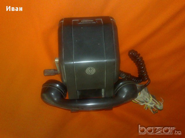 Стар телефон, снимка 1 - Антикварни и старинни предмети - 12183792