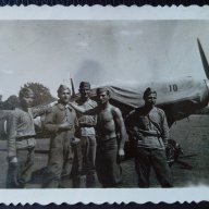 ОРИГИНАЛНА СНИМКА SOLDIERS-PILOT 1943 WWII  Authentic Image Air Force WAR-PLANE, снимка 1 - Антикварни и старинни предмети - 15990355