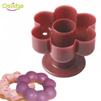 3D цвете с дупка пластмасов резец форма за поничка понички сладки фондан тесто, снимка 1 - Форми - 21405845