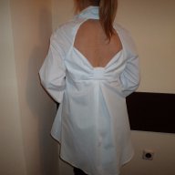 Бяла риза с модерна и удобна кройка, снимка 4 - Ризи - 17520397