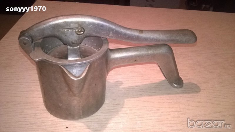 Ретро преса с цедка-23/13/11см-алуминиева, снимка 1