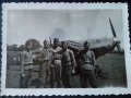 ОРИГИНАЛНА СНИМКА SOLDIERS-PILOT 1943 WWII  Authentic Image Air Force WAR-PLANE, снимка 1 - Антикварни и старинни предмети - 15990355