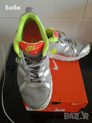 Дамски маратонки Nike, снимка 4 - Маратонки - 22020078