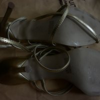 Страхотни сатенени сандали в цвят злато , снимка 8 - Сандали - 19099102