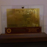 Банкноти 100 евро златни банкноти в стъклена поставка и масивно дърво + Сертификат, снимка 3 - Нумизматика и бонистика - 8634363