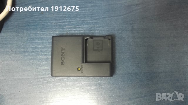 Зарядно устройство за батерия за фотоапарат, снимка 1 - Батерии, зарядни - 21863104
