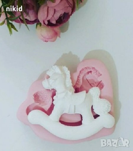 Кон Конче на дървена клатушка с рошава грива силиконов молд декорация фондан калъп гипс сапун украса, снимка 1