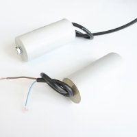 Работен кондензатор 420V/470V 4µF с кабел и резба, снимка 1 - Друга електроника - 23279463