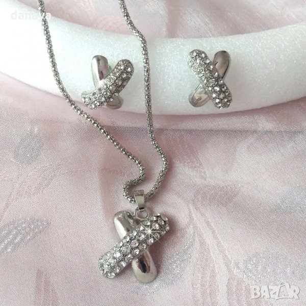 Комплект бижута обеци с винтчета и колие X с камъчета, снимка 1