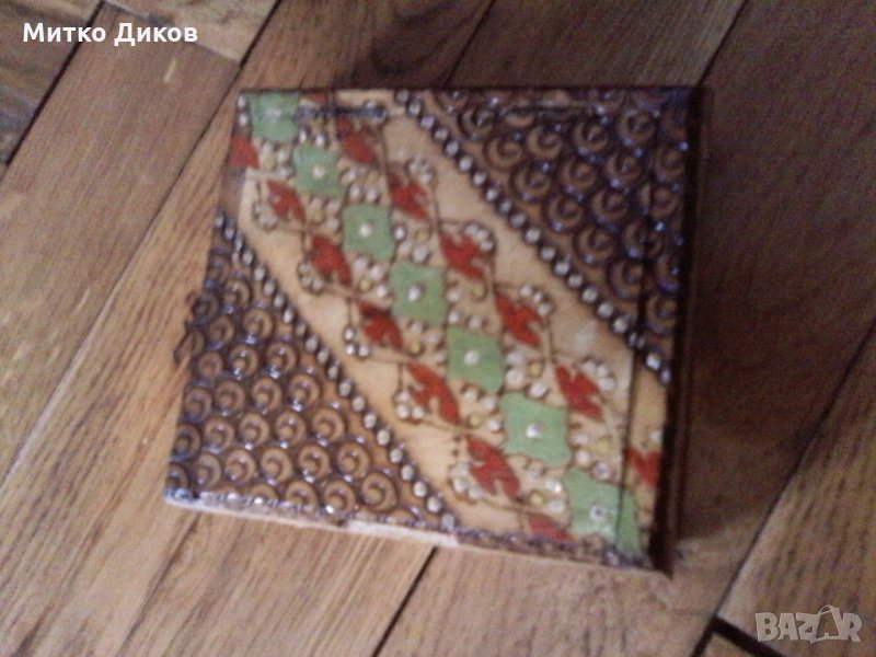 Малка дървена кутия дърворезбована от соца, снимка 1