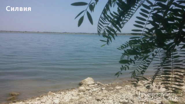 Атрактивен имот до езеро за 25000Е