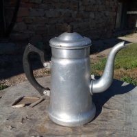 Стар алуминиев чайник, снимка 1 - Антикварни и старинни предмети - 22697303