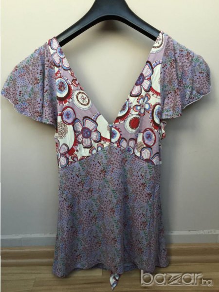 Дамска блуза BENETTON оригинал, size М, интересен модел с леко гол гръб, връзване отзад, мн.запазена, снимка 1