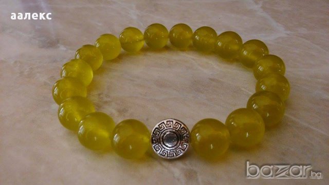 Ръчно изработена гривна от естествени камъни