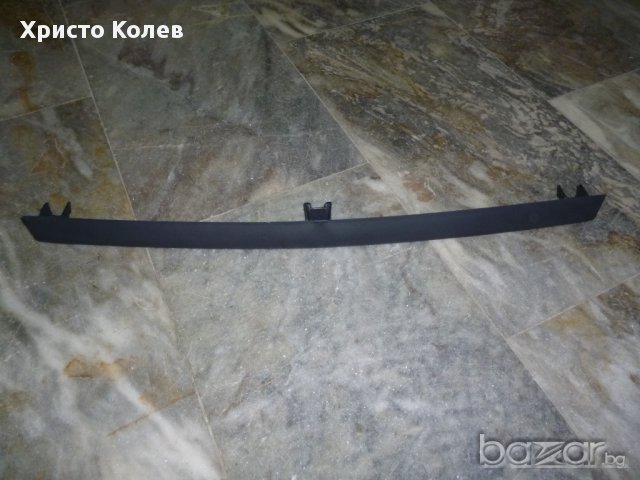 Решетка Ford Fiesta 89-95г. 5524540