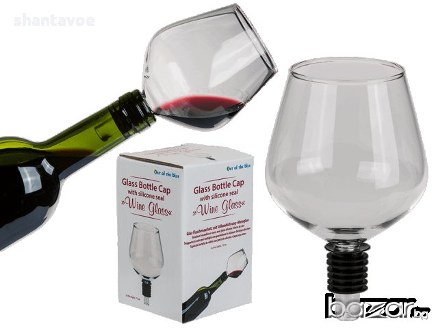 Стъклена чаша за пиене директно от бутилката с вино