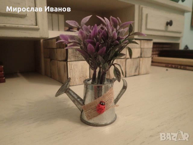 метална лейка с цветя , снимка 3 - Декорация за дома - 23776225