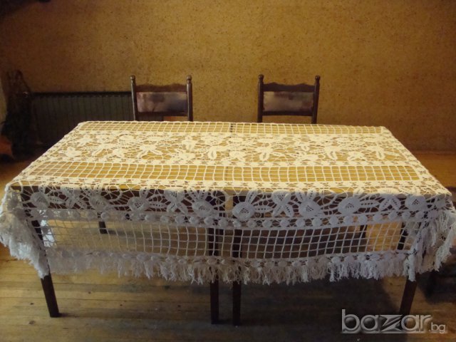 Ръчно плетена покривка, снимка 1 - Покривки за маси - 7827570
