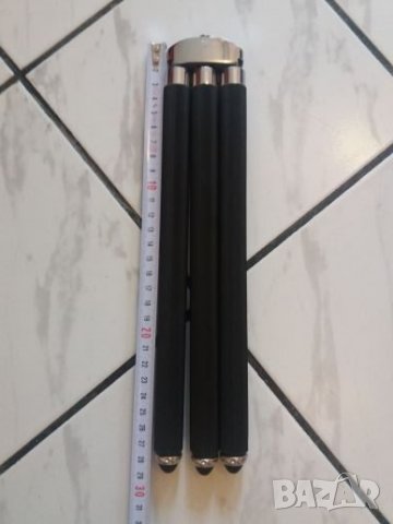 Статив  (тринога) за фотоапарати и камери. 