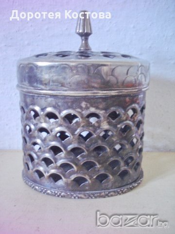 Стара посребрена кутия с капак, снимка 1 - Антикварни и старинни предмети - 19209628