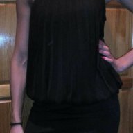 Къса черна рокля от трико с допълнителен воал ., снимка 1 - Рокли - 11088599