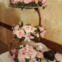 Поставка за торти на три нива по английски модел, снимка 1 - Сватбени рокли - 21183588