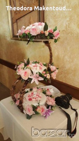 Поставка за торти на три нива по английски модел, снимка 1 - Сватбени рокли - 21183588