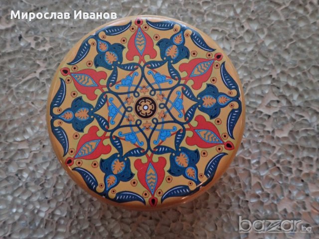 метална кутийка с арабски дизайн от Мароко