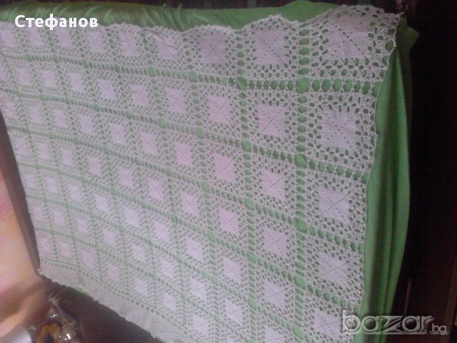 Покривало за легло-ръчно плетено на квадрати, снимка 5 - Покривки за легло - 15345952
