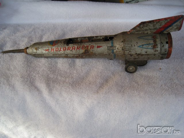 Стара метална играчка ракета Holdraketa.