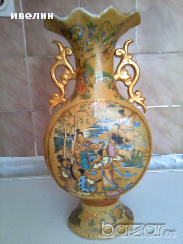 стара порцеланова ваза в бароков стил