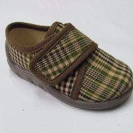 Български пантофи каре, снимка 1 - Бебешки обувки - 17677060