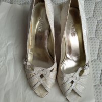 Сватбени обувки на сърчица, снимка 1 - Дамски обувки на ток - 23122833