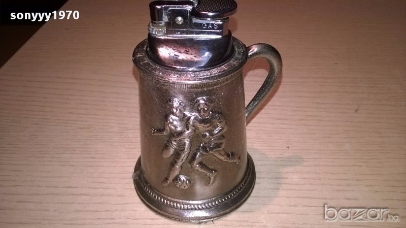 Ретро запалка-халба с футболисти и топка 11/9/7см-внос швеицария, снимка 1