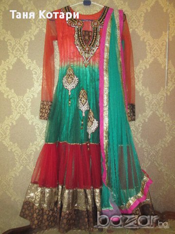 Индийски официален костюм, снимка 1 - Рокли - 16637288