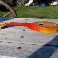 Стара детска китара, снимка 1 - Антикварни и старинни предмети - 26095587