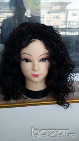 Нова черна Афро с тъмно кестеняви кичури перука 50 см  - мод.81, снимка 1 - Аксесоари за коса - 21361417
