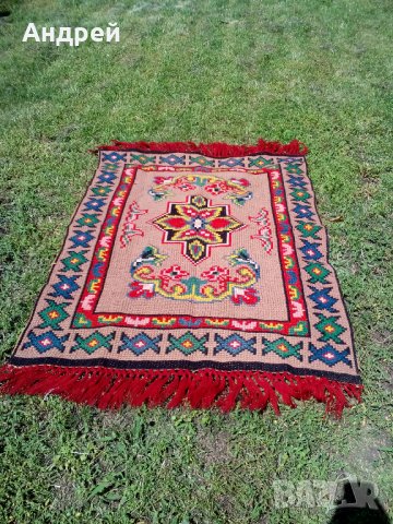 Старинен килим