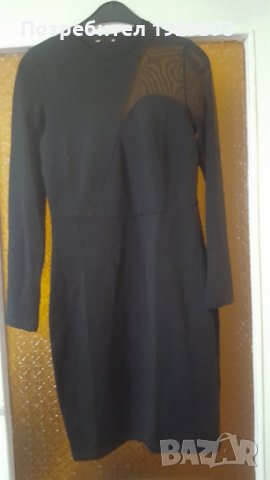 Черна рокля с прозрачна тюлена част на гърба