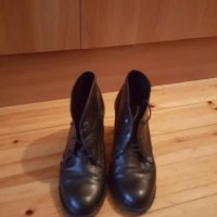 Обувки levi's 39номер, снимка 2 - Дамски обувки на ток - 19659884