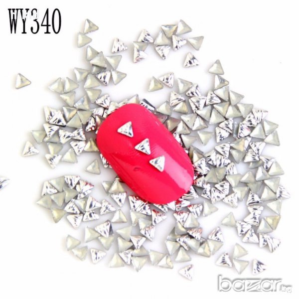 1000 бр триъгълници ситни сребристи метални  капси пайети 3D за декорация украса нокти маникюр , снимка 1