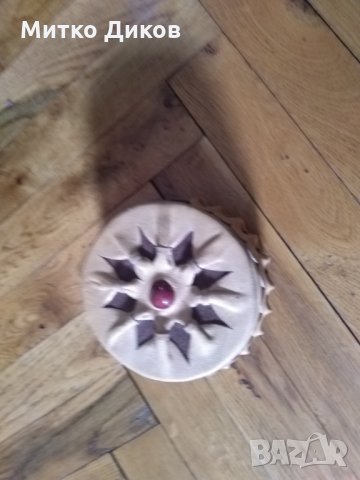 Кожена купа с капак за бижута-естествена кожа-камъче -ръчна изработка