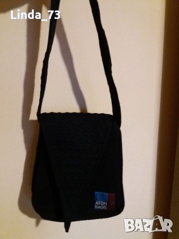 Дам.чанта-/неопрен/-"ATOM BAGS"-черна. Закупена от Италия., снимка 2 - Чанти - 22401487