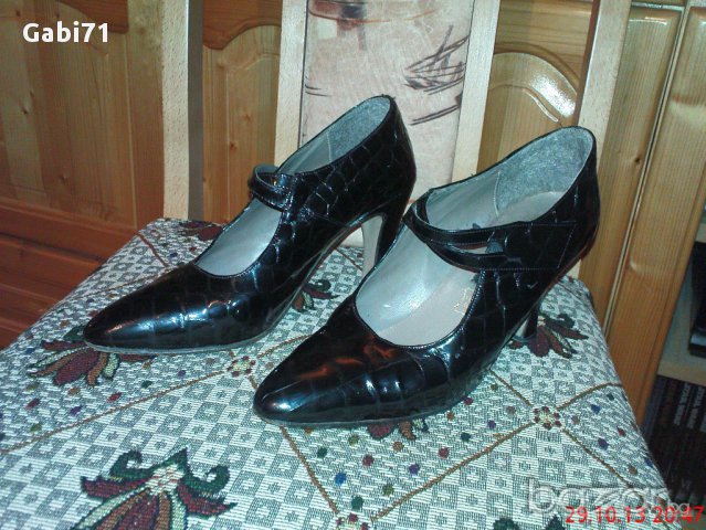 Обувки дамски лачени от естествена кожа в отлично състояние, токче 10 см. № 39, 25 лв