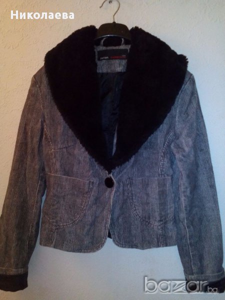 Дамско късо сако с подплата и яка с косъм., снимка 1