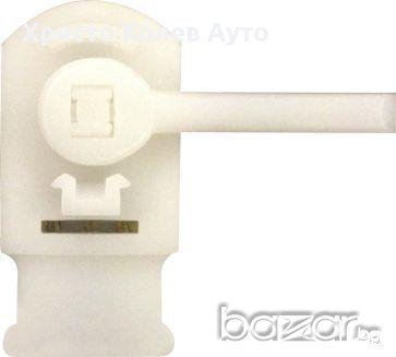 Бутон - автоматична ключалка на врата Renault 9 дясна KR303