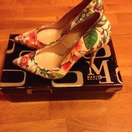 Обувки на цветя , снимка 2 - Дамски обувки на ток - 16189466