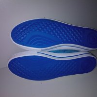 Levis оригинални обувки, снимка 4 - Кецове - 24157894