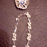 Лот бижута ! Комплект гривна и синджир с изкуствени перли и Брожка с емайл, снимка 2 - Бижутерийни комплекти - 19344333