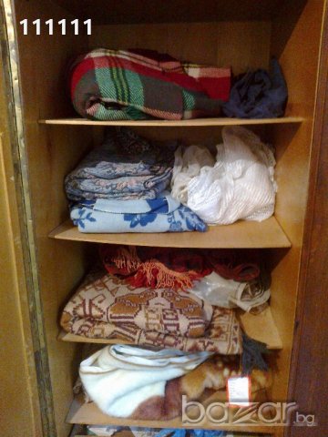 Одеяла , Килим нов , Покривала за легла. Всичко общо 50лв.